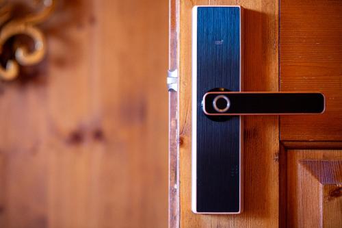a black door handle on a wooden door at Nogherazza - La Locanda in Belluno