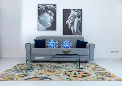 a living room with a couch and a rug at Casa vacanza lido in Sciacca