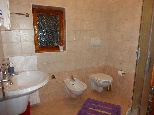 A bathroom at Casa Pederzolli -