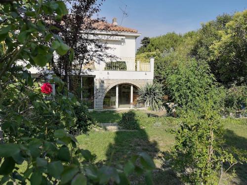 Villa calme grand jardin bord de mer. Parking photo 14