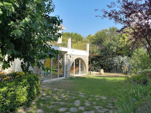 Villa calme grand jardin bord de mer. Parking photo 7