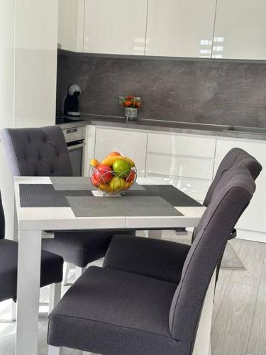 Kuchyň nebo kuchyňský kout v ubytování ВАРНА СИТИ ПАРК С ПАРКОМЯСТО