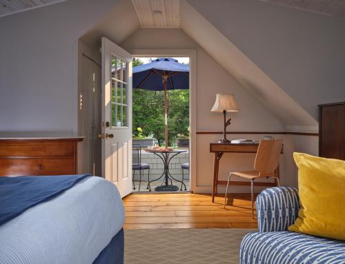 Ruang duduk di Abbey's Lantern Hill Inn