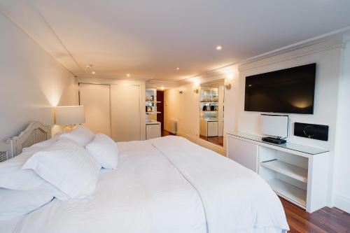 Hotel Estalagem St. Hubertusにあるテレビまたはエンターテインメントセンター