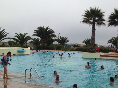 a group of people in a swimming pool at Condominio Ilimay Las Cruces El Tabo in Las Cruces