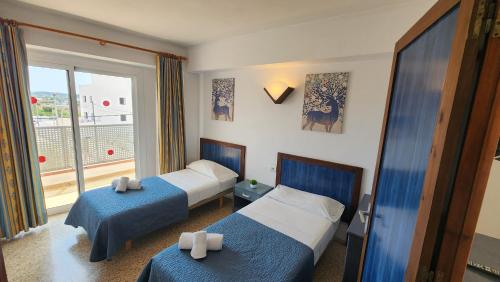 מיטה או מיטות בחדר ב-Le Mirage Ibiza