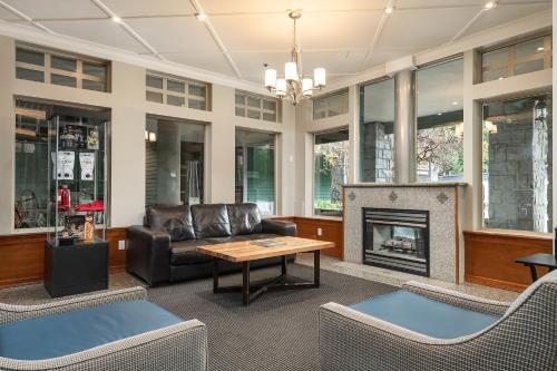 Pinnacle Hotel Whistler Image