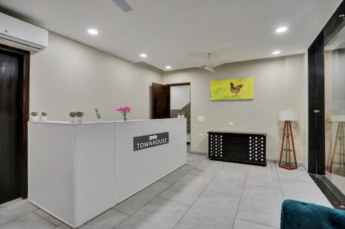 Townhouse 1204 Hotel Xanthe tesisinde lobi veya resepsiyon alanı