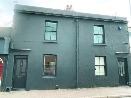 Stylish 2-bedroom Townhouse next to Brighton Station photo 7