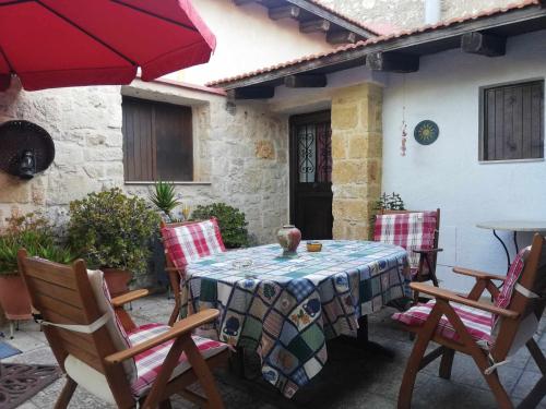 En terrasse eller udendørsområde på Kyriaki's Traditional House