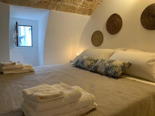 a bedroom with a bed with towels on it at Nonna Rosa Maison in Monopoli