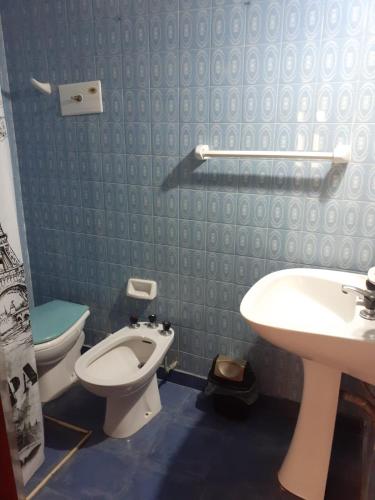 a bathroom with a toilet and a sink at Vicente López Fresh in Vicente López