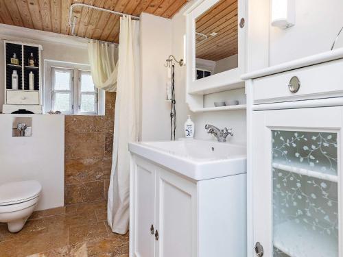 Et badeværelse på Holiday home Læsø