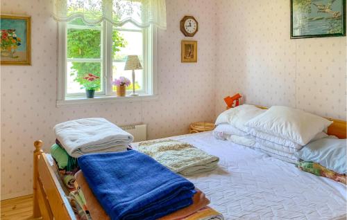 Кровать или кровати в номере Awesome Home In Nssj With 2 Bedrooms