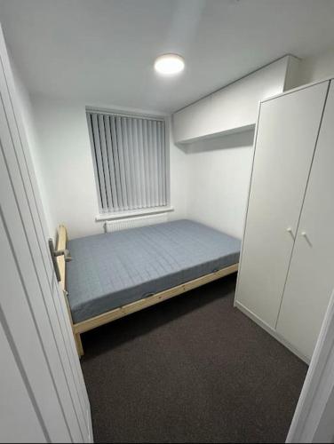 a small room with a bed and a window at Cosy Apartment Next To City Centre in Sheffield