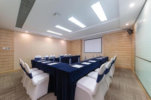Kawasan bisnes dan/atau bilik persidangan di Xiamen Xiang An Yi Hao Hotel