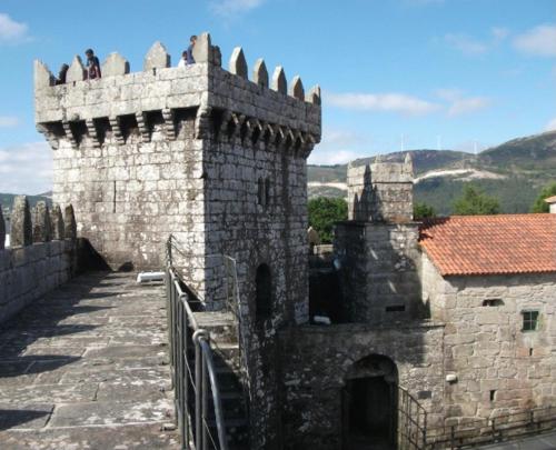 an old castle with people on top of it at Trasariz Suites 2 in Vimianzo