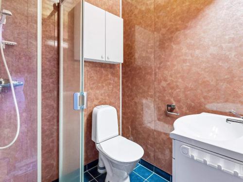 Ένα μπάνιο στο 6 person holiday home in Ånneland-By Traum