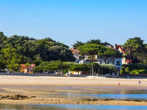 Photo de la galerie de l'établissement Arcachon Centre : Charmant T2 avec Loggia, Parking Sécurisé et Proche Plage - FR-1-420-61, à Arcachon