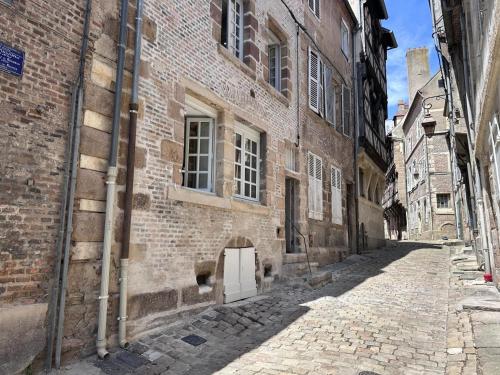Charmant Studio en Centre Historique avec Terrasse Privée et Tout Confort - FR-1-489-460