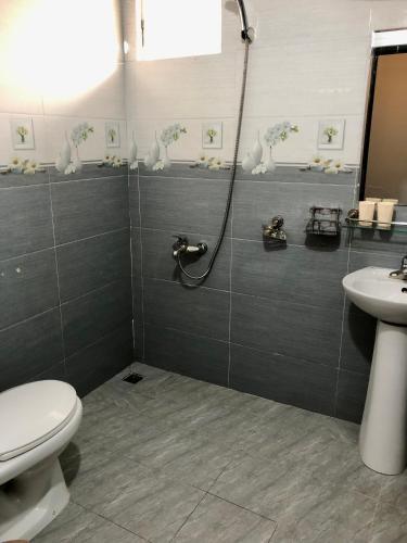 Bilik mandi di Mường Sang Farmstay