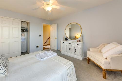 Un pat sau paturi într-o cameră la Spacious OFallon Vacation Home 30 Mi to St Louis