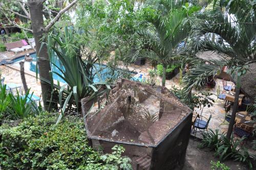 an aerial view of a resort with a swimming pool at Hotel Napoleon Lagune in Lomé