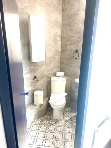 a bathroom with a toilet and a sink at Small One bedroom flat near Covent garden in London