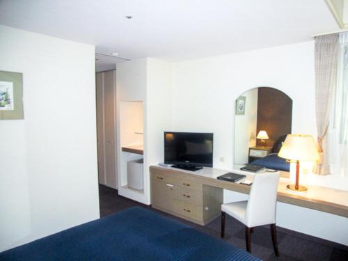 TV a/nebo společenská místnost v ubytování HOTEL LiVEMAX SAPPORO NAKAJIMA PARK GRANDE