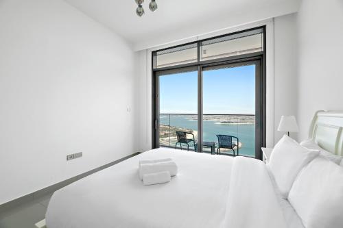 Stunning 2 bedroom apartment at Emaar Beach