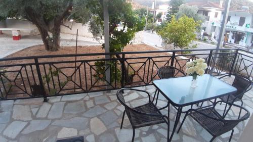Ein Balkon oder eine Terrasse in der Unterkunft Johnie's Villa