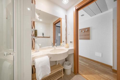 a bathroom with a sink and a mirror at Kriss Internazionale Hotel in Bardolino