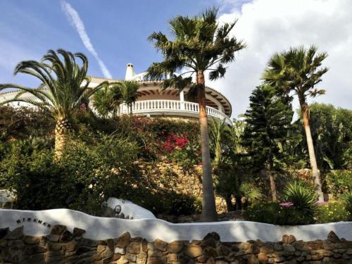 Κήπος έξω από το Villa MIRAMAR