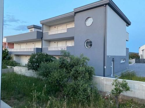 Tòa nhà nơi căn hộ tọa lạc