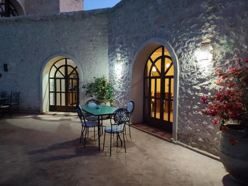a patio with a table and chairs in a building at Riad Bini-Ddik in Essaouira