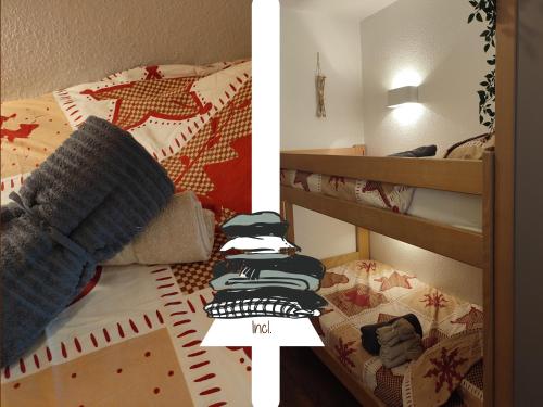 - une chambre avec des lits superposés et des vêtements dans l'établissement Furnished & independant flat - Brides-les-bains - Thermal spa 50m, à Brides-les-Bains