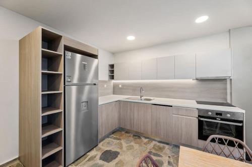 Η κουζίνα ή μικρή κουζίνα στο Villa Kelyfos