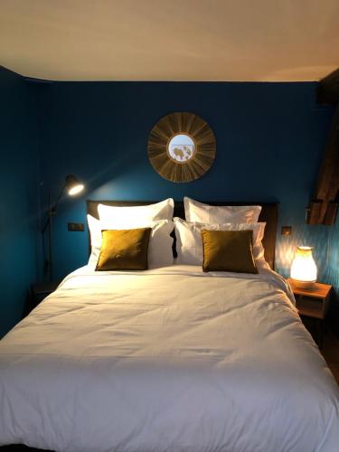 Ένα ή περισσότερα κρεβάτια σε δωμάτιο στο Escale à Fécamp 4 étoiles - garage privé
