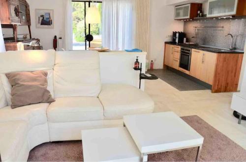Η κουζίνα ή μικρή κουζίνα στο maison bertuli Oliviers Aircon, heated saltwater Pool, 2 Bedrooms