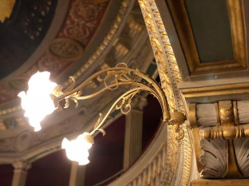 a gold mirror on a wall with a ceiling at I Cinque Mori DEVA in Siracusa