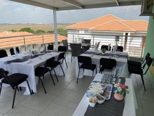 Balkoni atau teres di Estoby Executive guest house