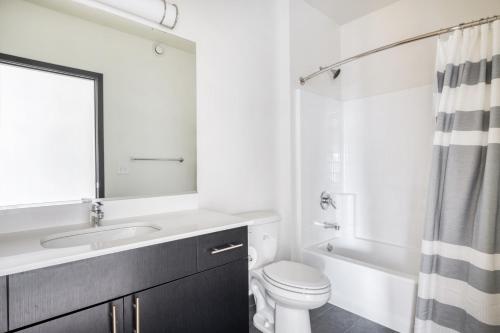 Gallery image of Bellevue 2BR w BBQ Gym WD walkable area SEA-315 in Redmond