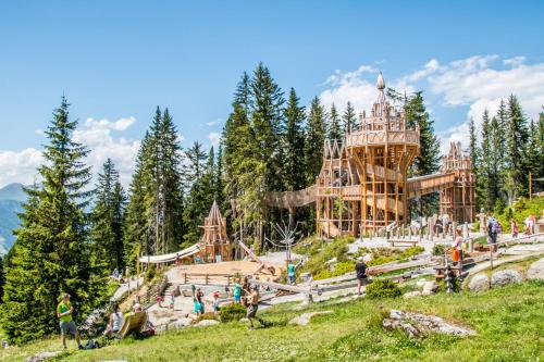 a group of people standing in front of a castle at Appartements Fürstalm Alpendorf in Gerlos