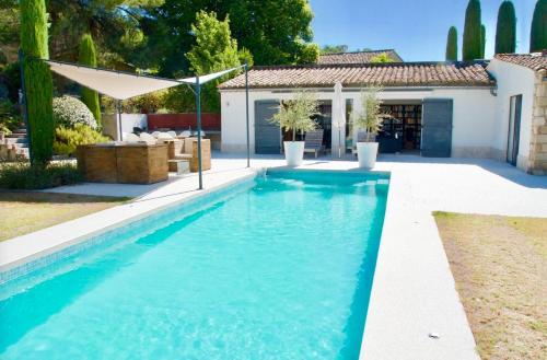 Πισίνα στο ή κοντά στο maison bertuli Oliviers Aircon, heated saltwater Pool, 2 Bedrooms