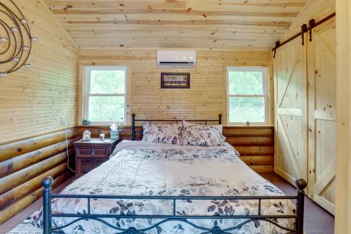 een slaapkamer met een bed in een houten kamer bij Rock River Hideaway on Private 5-Acre Island! in Oregon