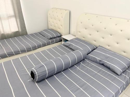 מיטה או מיטות בחדר ב-Homestay Near Plaza Tol Bandar Ainsdale