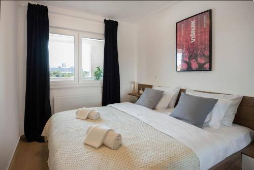 Stylish 2BDR Apartment with balcony- Free Garage