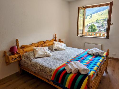 a bedroom with a bed with towels and a window at Alpine Vista Villa Hardaker 4 bedrooms Torgnon in Torgnon