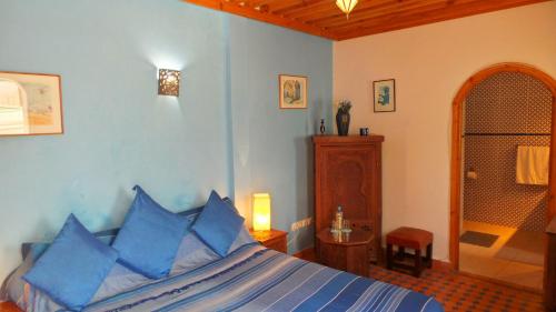 Ein Bett oder Betten in einem Zimmer der Unterkunft Riad Dar Zouhour