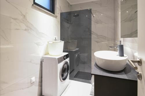 Koupelna v ubytování Sunny Day Luxury Holiday Apartments